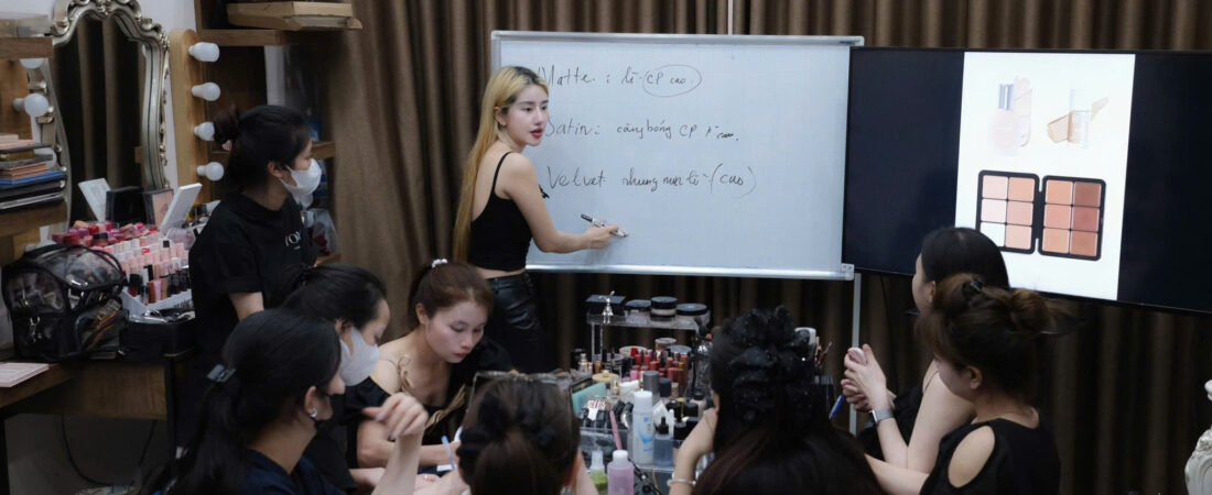 Tự học makeup mãi không lên tay? 5 lý do thật và cách thoát ra (không phải vì bạn thiếu năng khiếu)